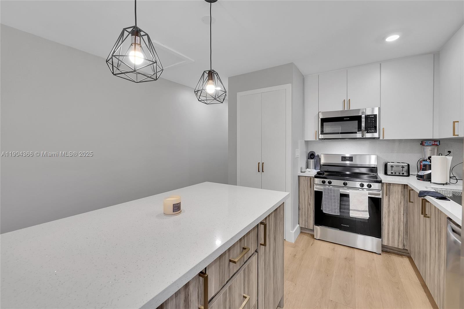 Подробнее   /  1575 кв.футов $ 2025-10-28 0 Фото