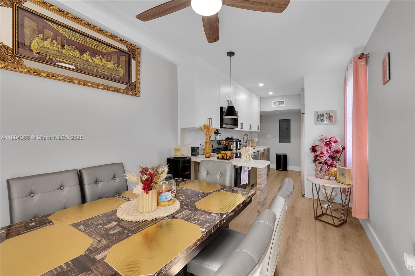 Подробнее   /  1575 кв.футов $ 2025-10-28 0 Фото