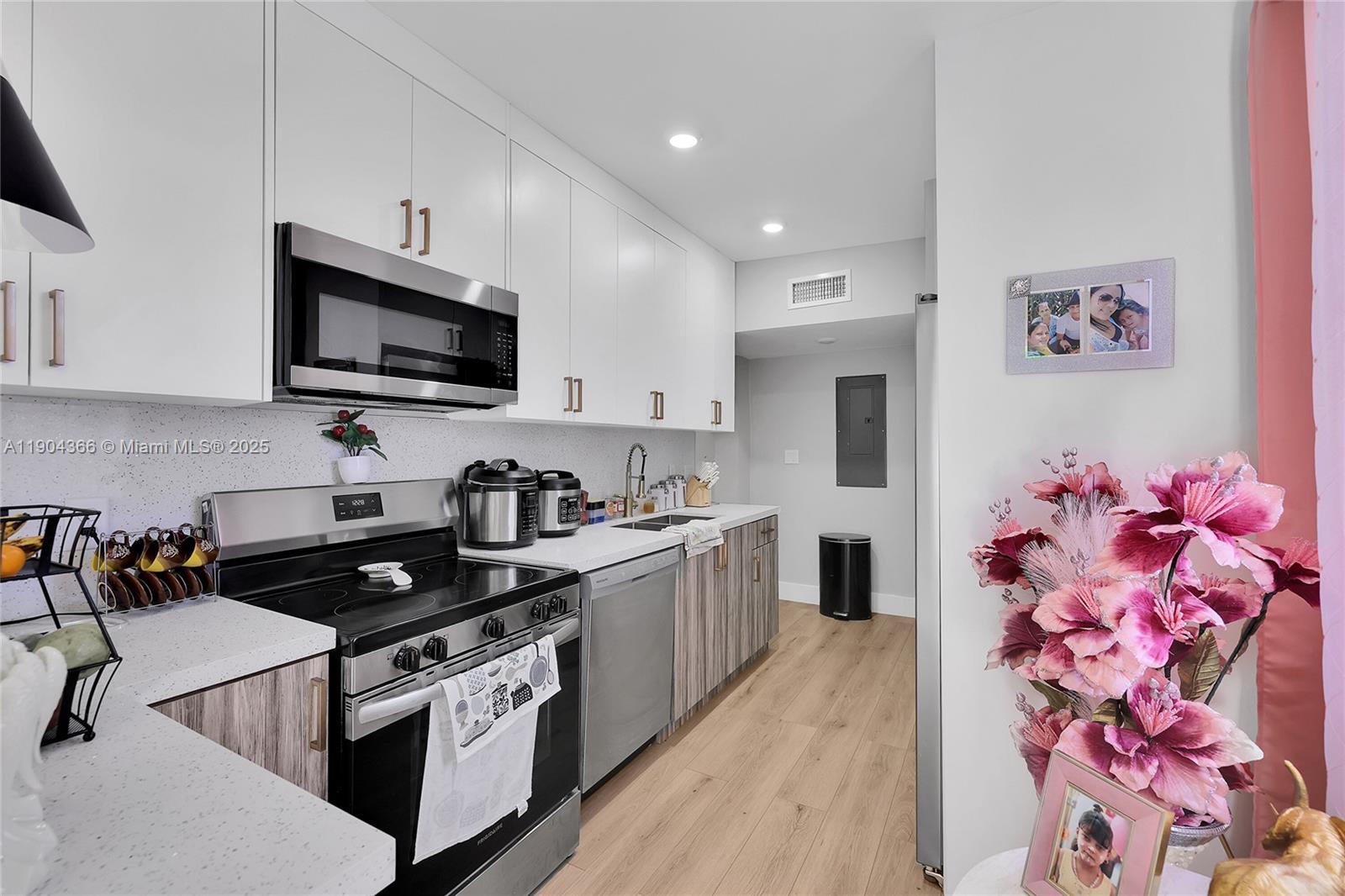 Подробнее   /  1575 кв.футов $ 2025-10-28 0 Фото