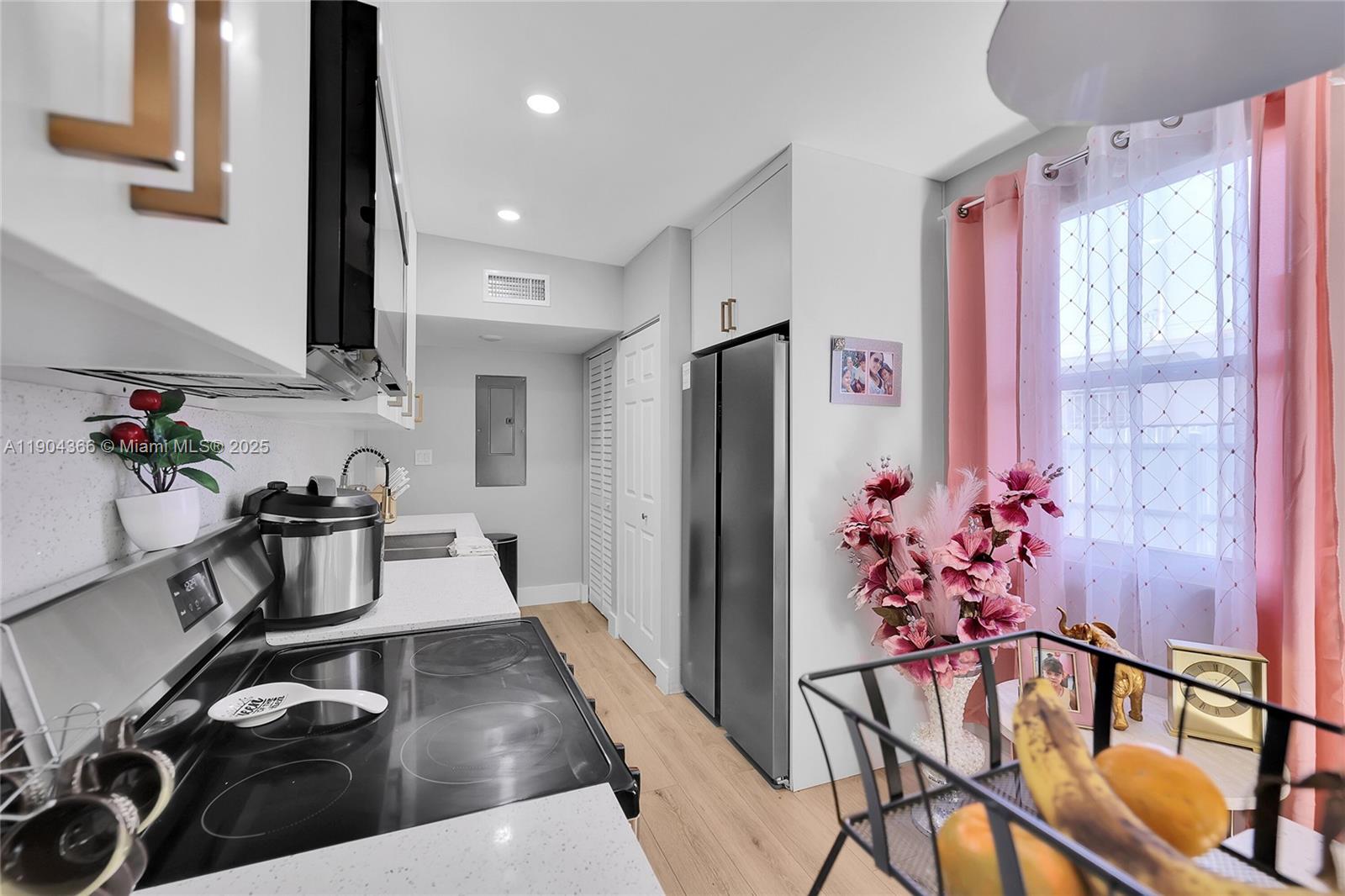 Подробнее   /  1575 кв.футов $ 2025-10-28 0 Фото