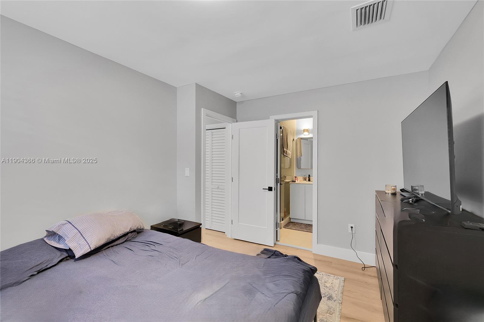 Подробнее   /  1575 кв.футов $ 2025-10-28 0 Фото