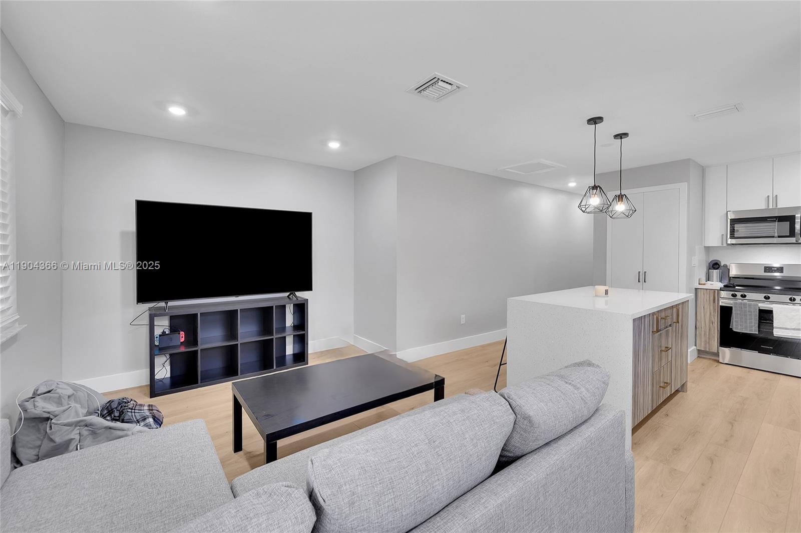 Подробнее   /  1575 кв.футов $ 2025-10-28 0 Фото