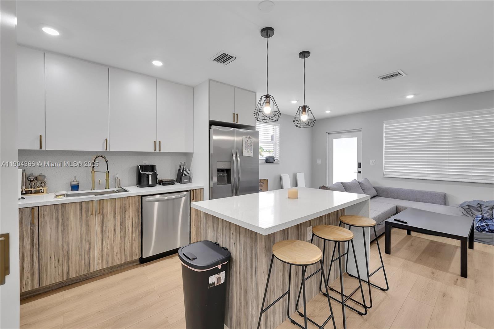 Подробнее   /  1575 кв.футов $ 2025-10-28 0 Фото