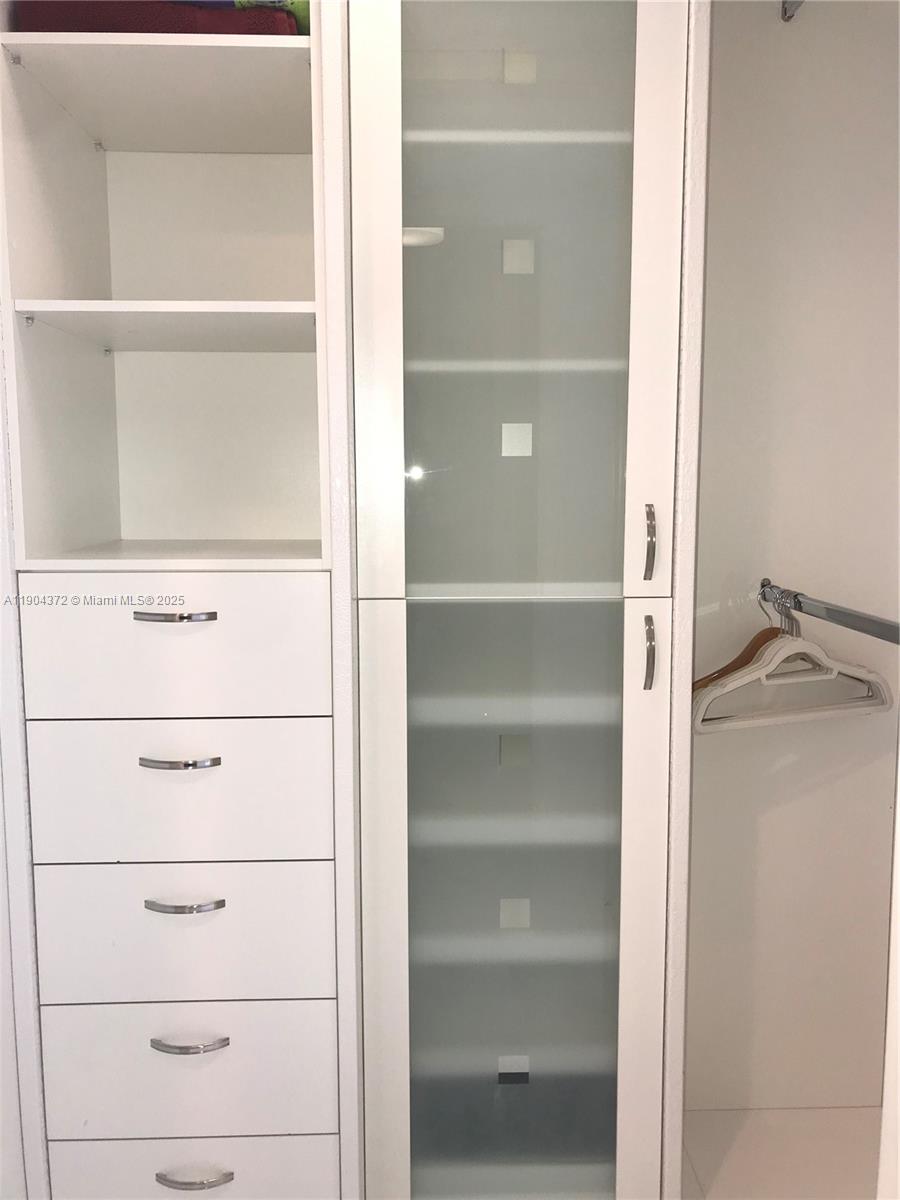 Ver detalles 5104 2 / 4 1643 sq. ft. $ 2025-10-28 0 foto