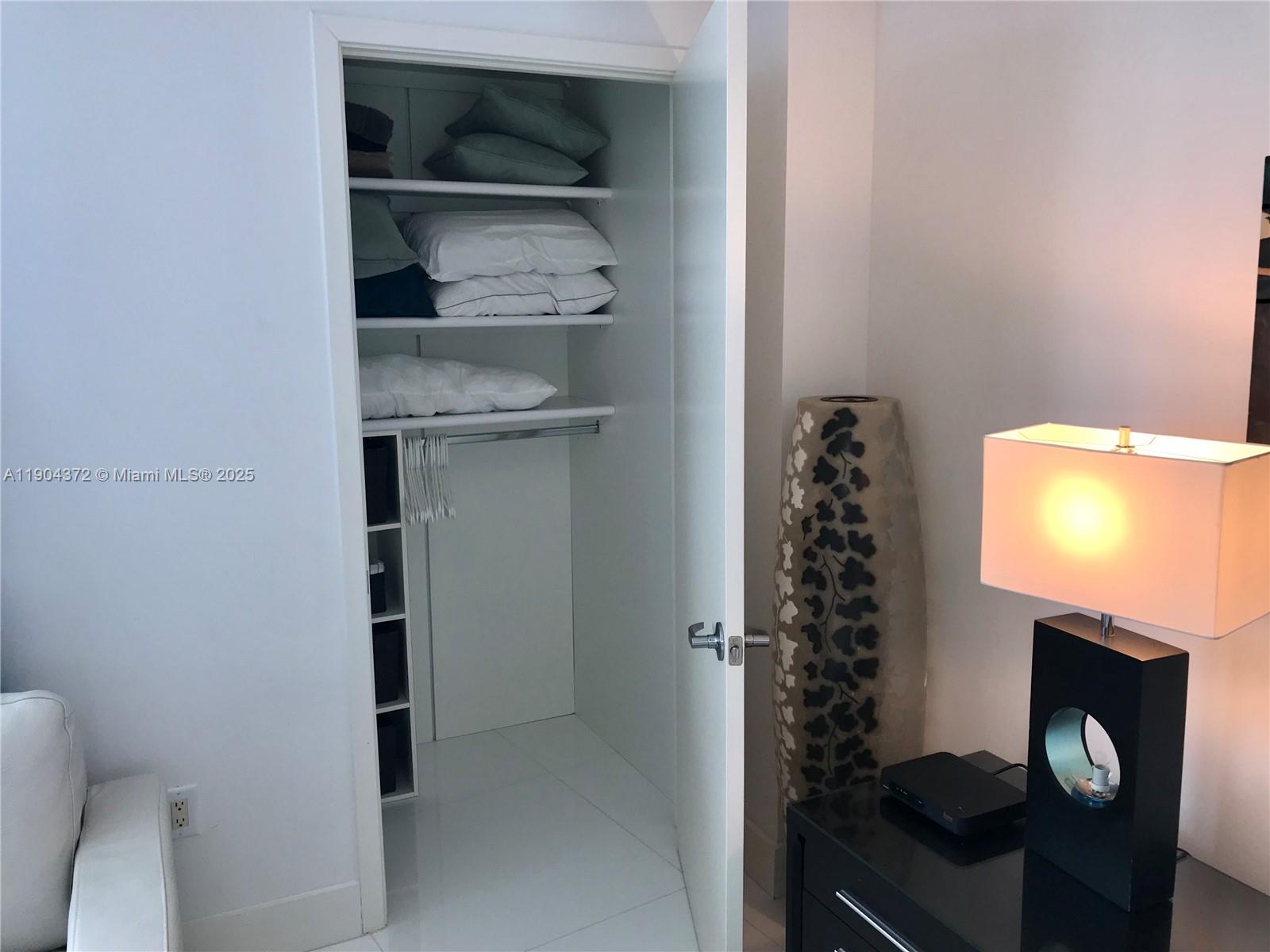 Ver detalles 5104 2 / 4 1643 sq. ft. $ 2025-10-28 0 foto