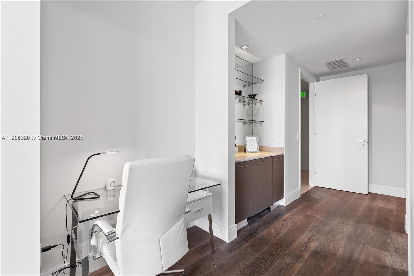 Photo of 3300 188th St #818, Aventura, Florida, 33180 -