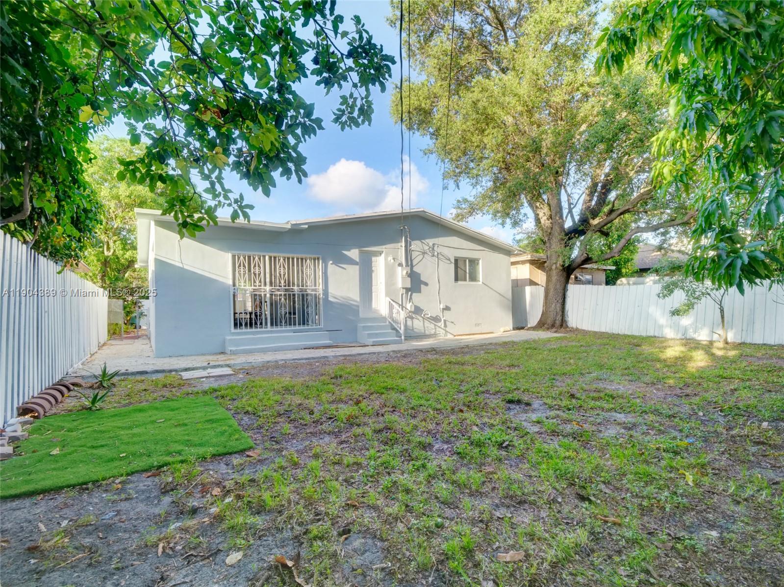 Подробнее 1141 3 / 2 1607 кв.футов $ 2025-10-28 0 Фото