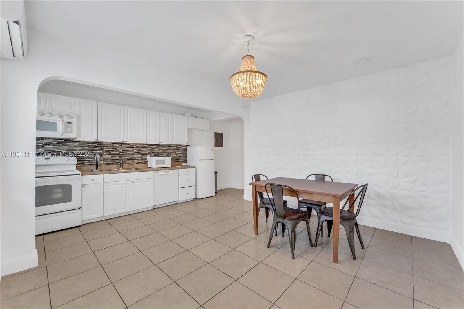 See details / 1260 sq. ft. $ 2025-10-28 0 Photo