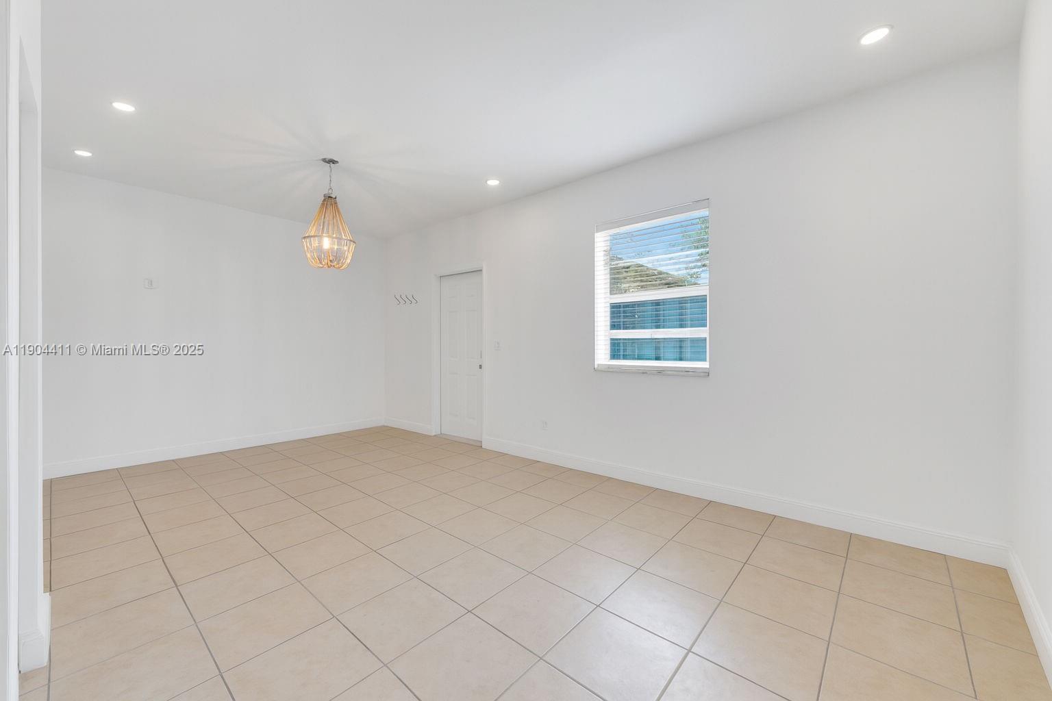 See details / 1260 sq. ft. $ 2025-10-28 0 Photo