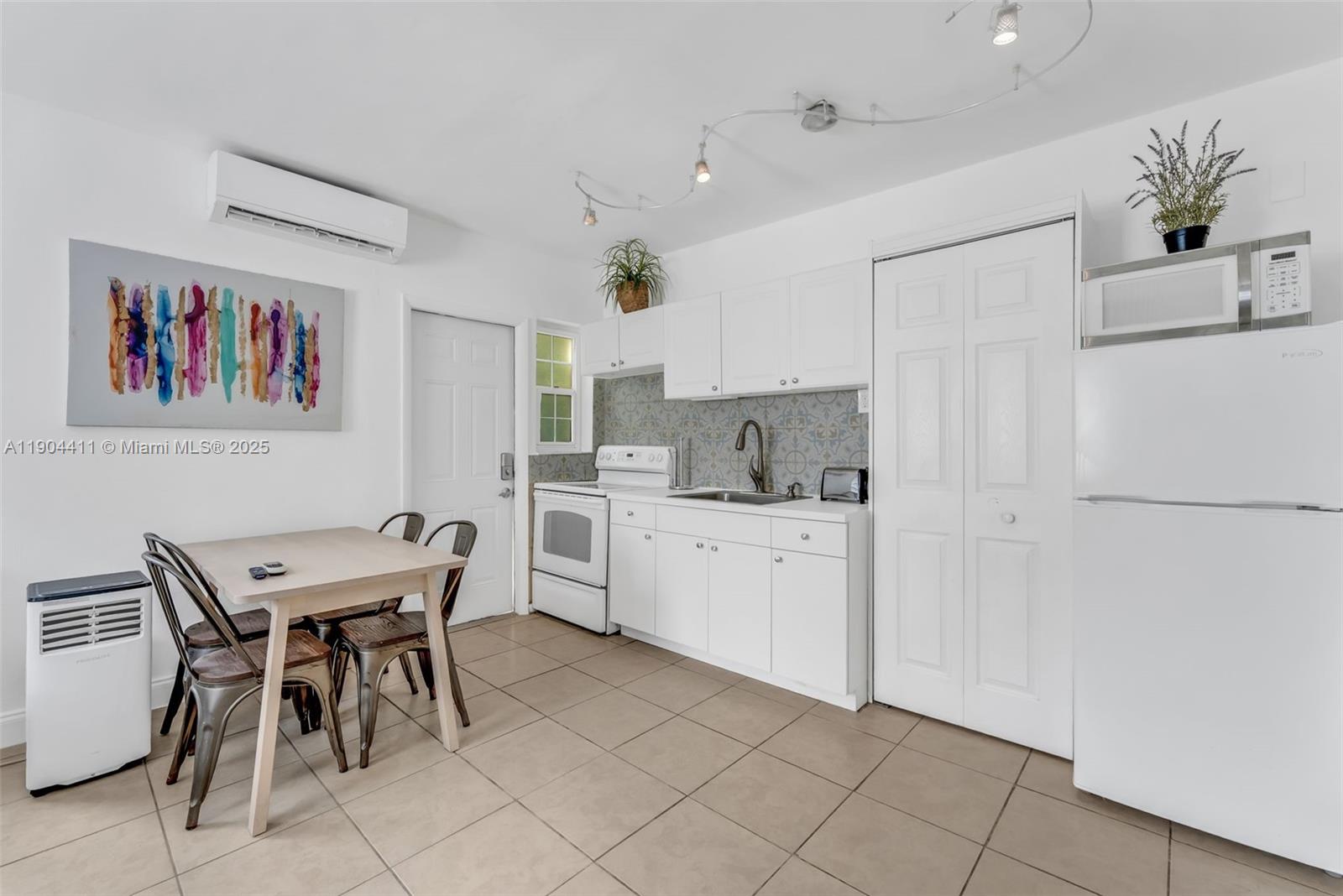 See details / 1260 sq. ft. $ 2025-10-28 0 Photo