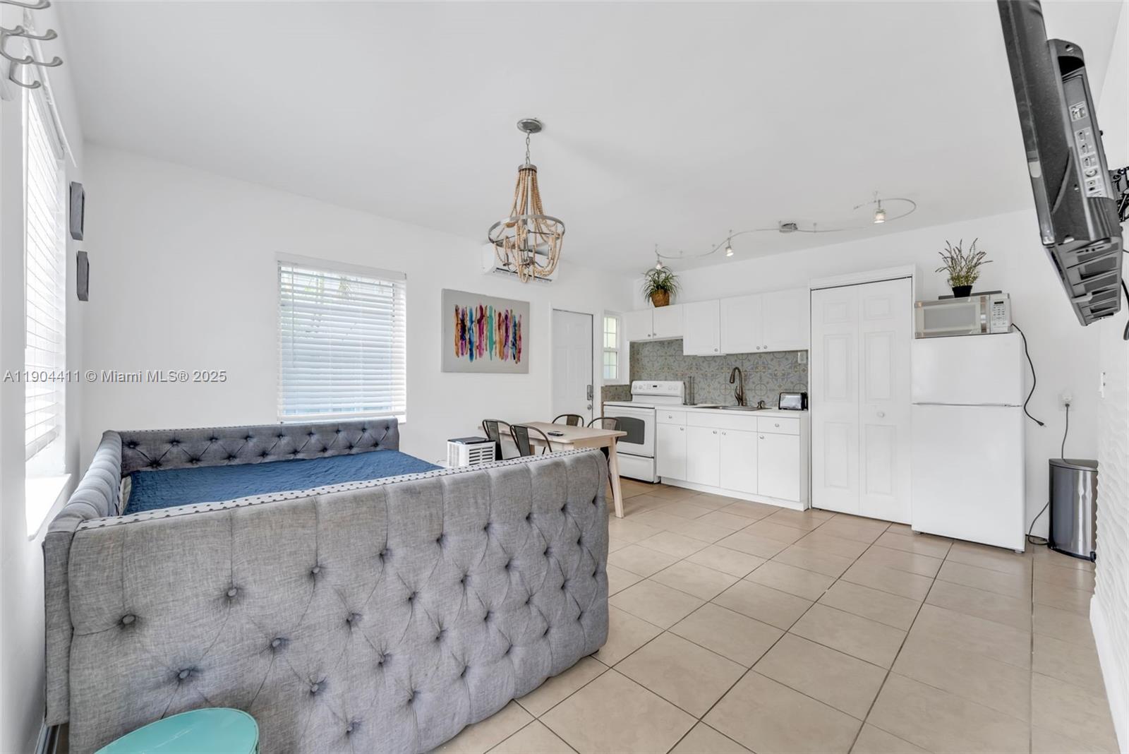 See details / 1260 sq. ft. $ 2025-10-28 0 Photo