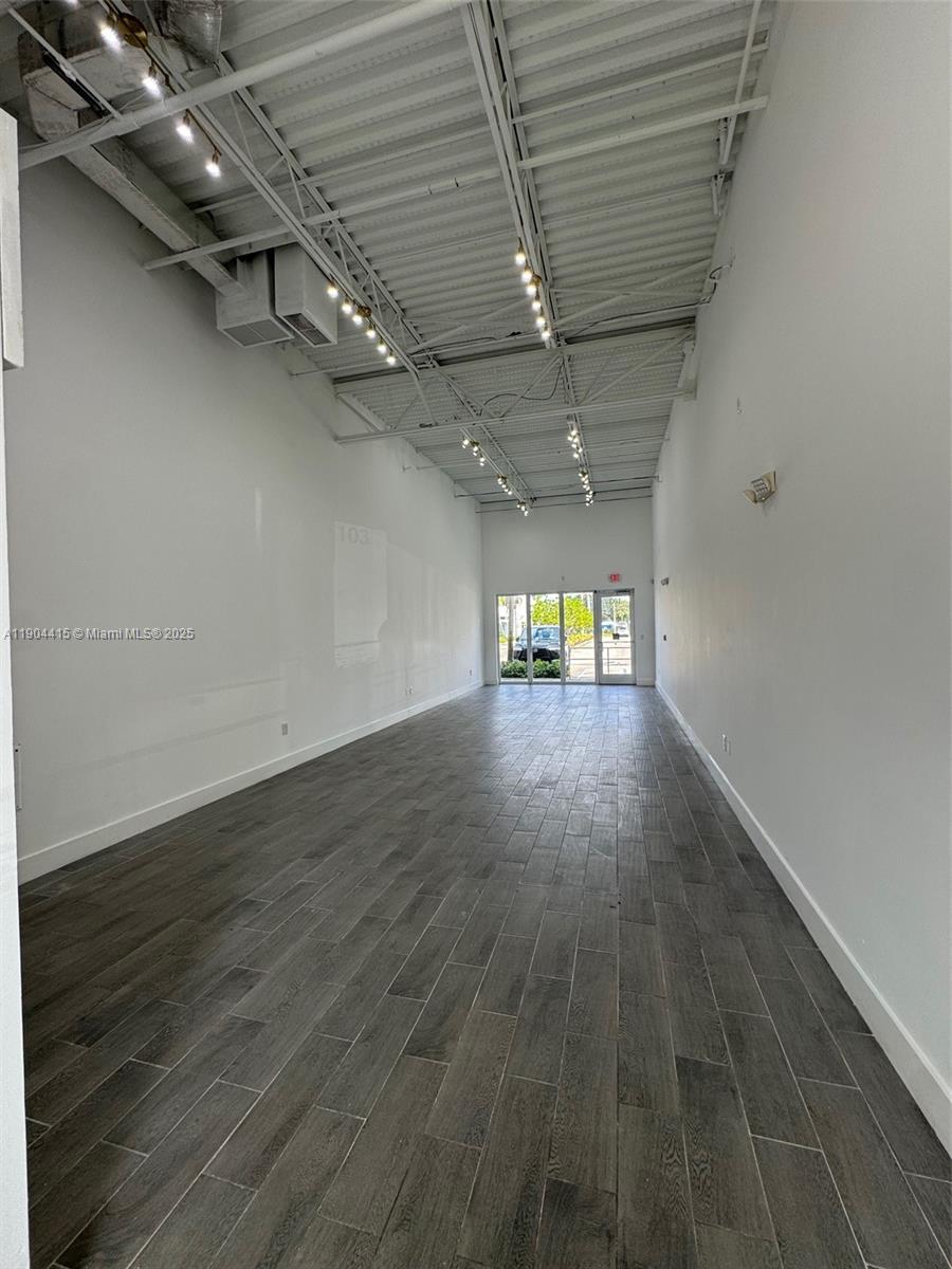 Подробнее 103 / кв.футов $ 2025-10-28 0 Фото