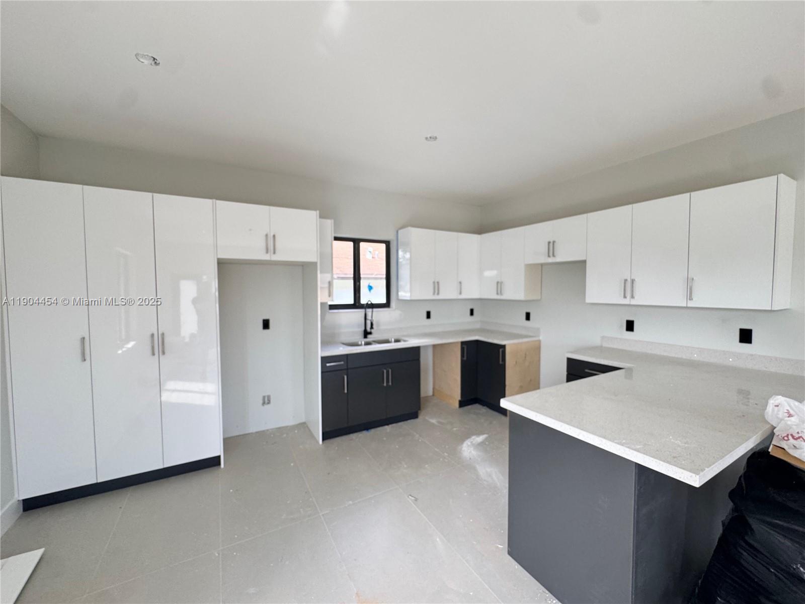 Ver detalles   /  2600 sq. ft. $ 2025-10-29 0 foto