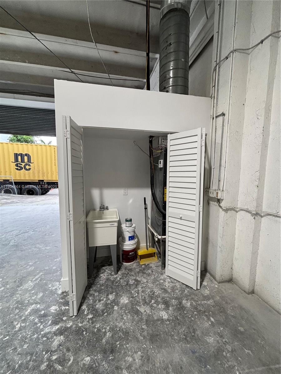 See details 6  /   sq. ft. $ 2025-10-29 0 Photo