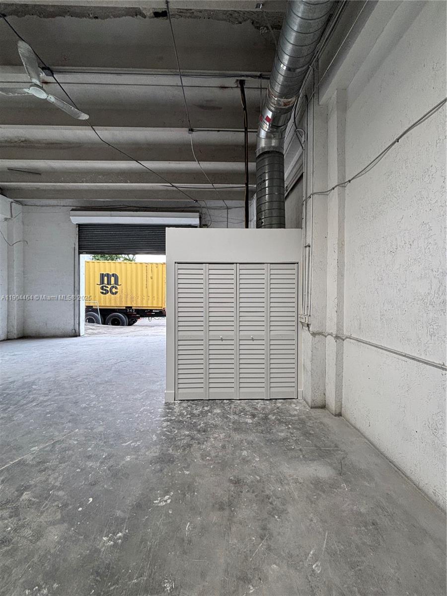 See details 6  /   sq. ft. $ 2025-10-29 0 Photo