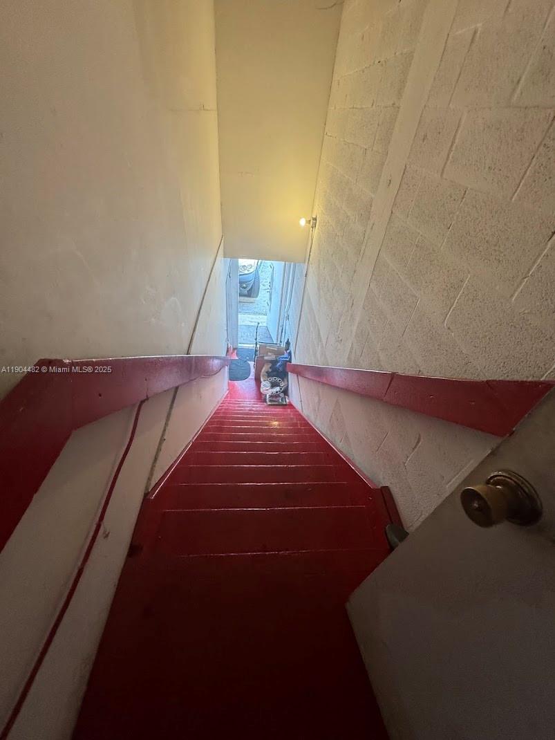 See details 302  /   sq. ft. $ 2025-10-29 0 Photo