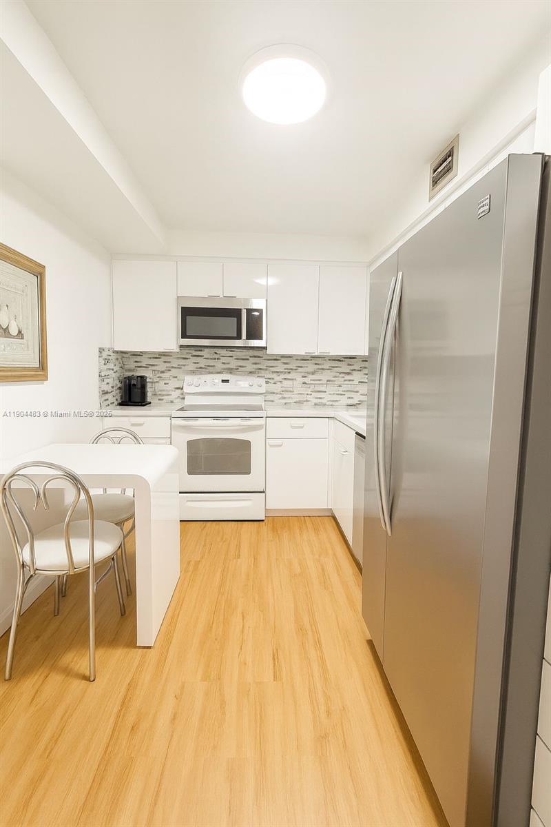 517 2 / 2 1521 sq. ft. $ 2025-10-29 0 Photo