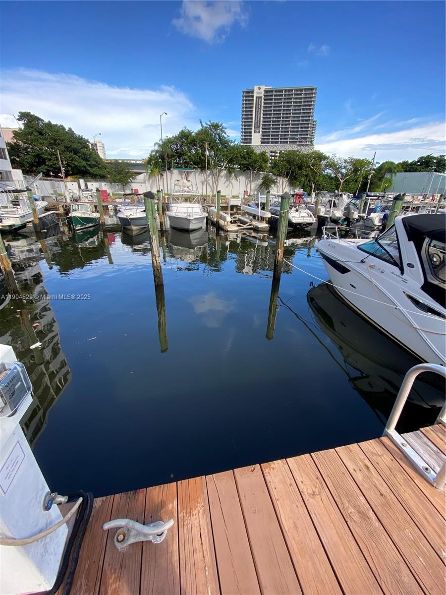 Подробнее   /   кв.футов $ 2025-10-29 0 Фото