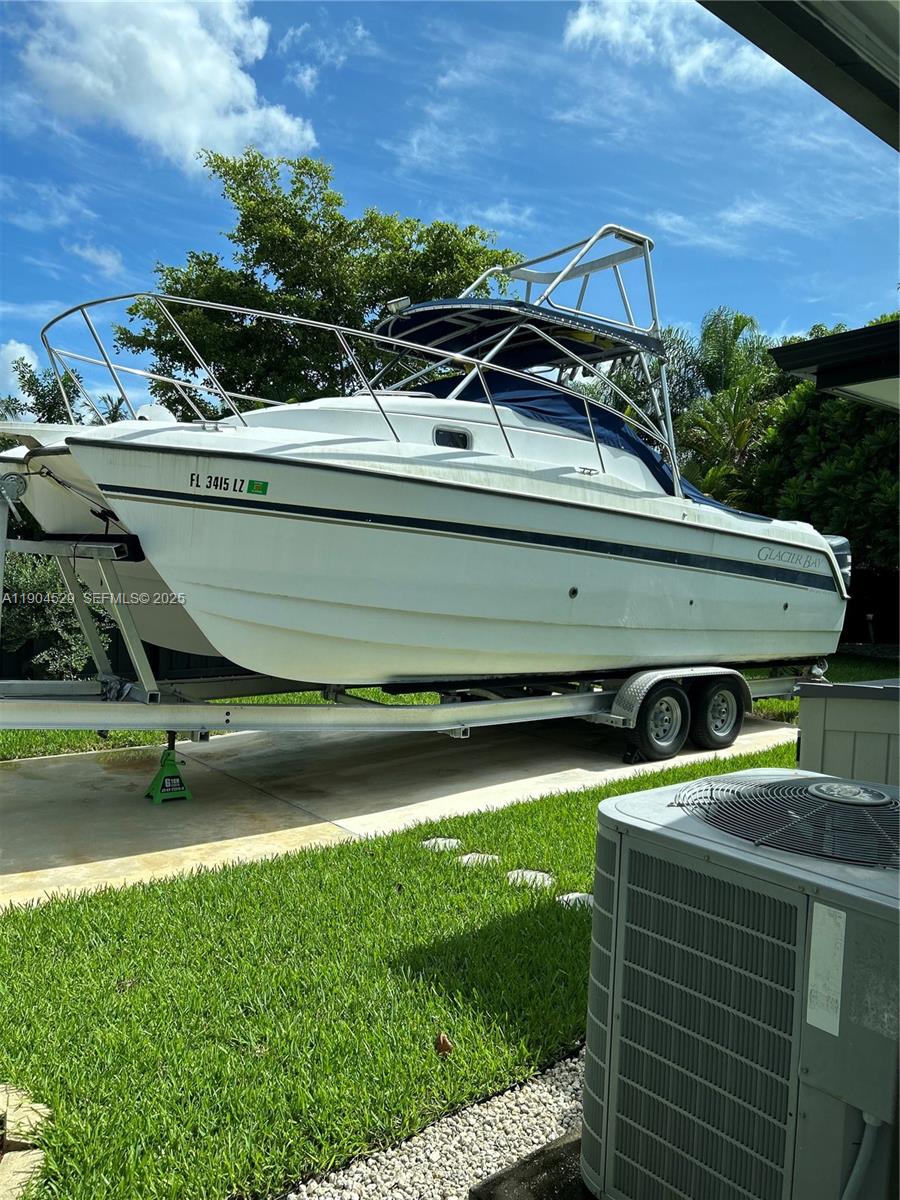   /   кв.футов $ 2025-12-13 0 Фото