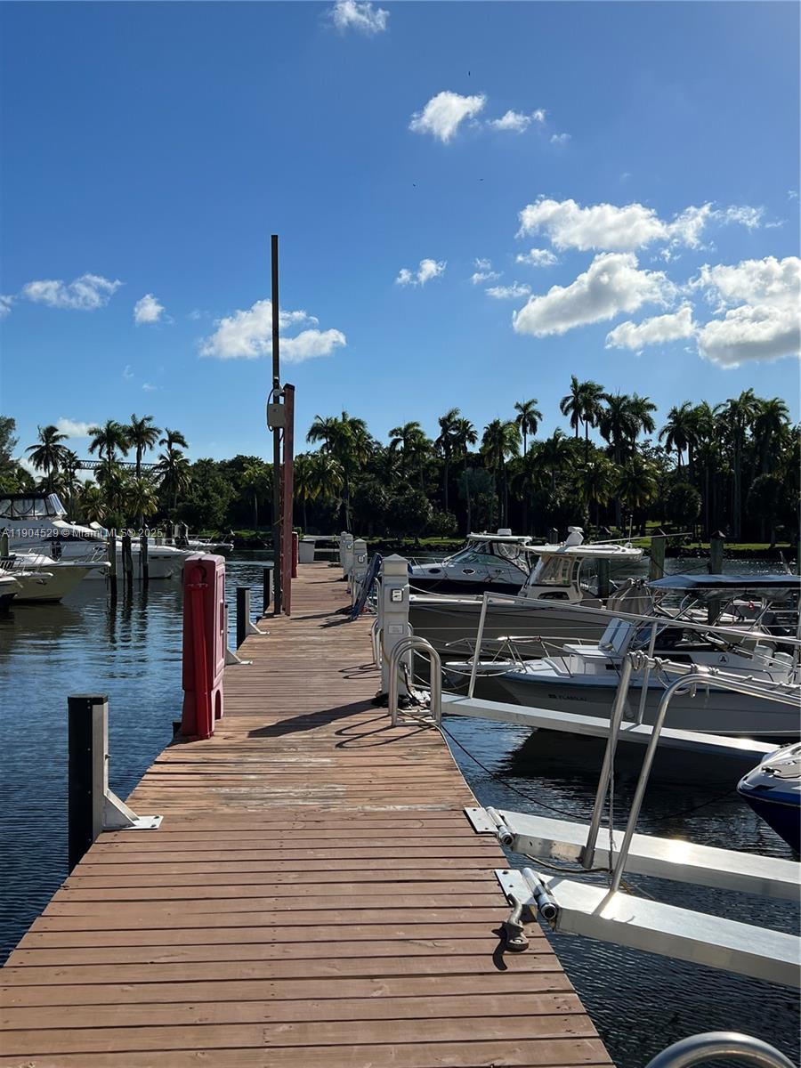 Подробнее   /   кв.футов $ 2025-10-29 0 Фото