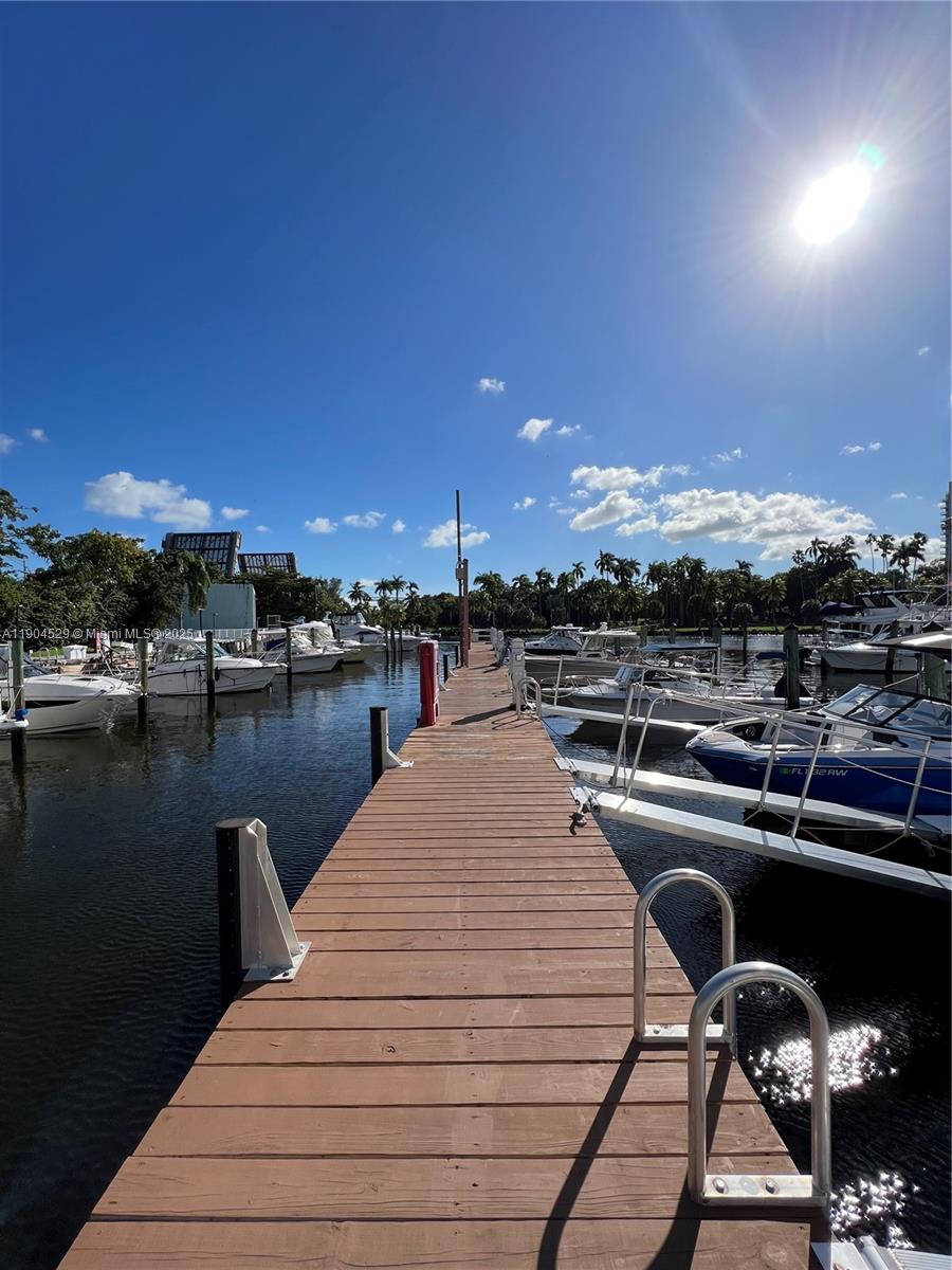 Подробнее   /   кв.футов $ 2025-10-29 0 Фото