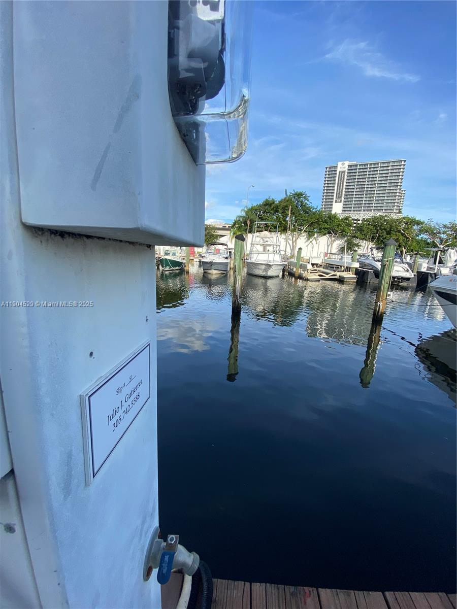 Подробнее   /   кв.футов $ 2025-10-29 0 Фото