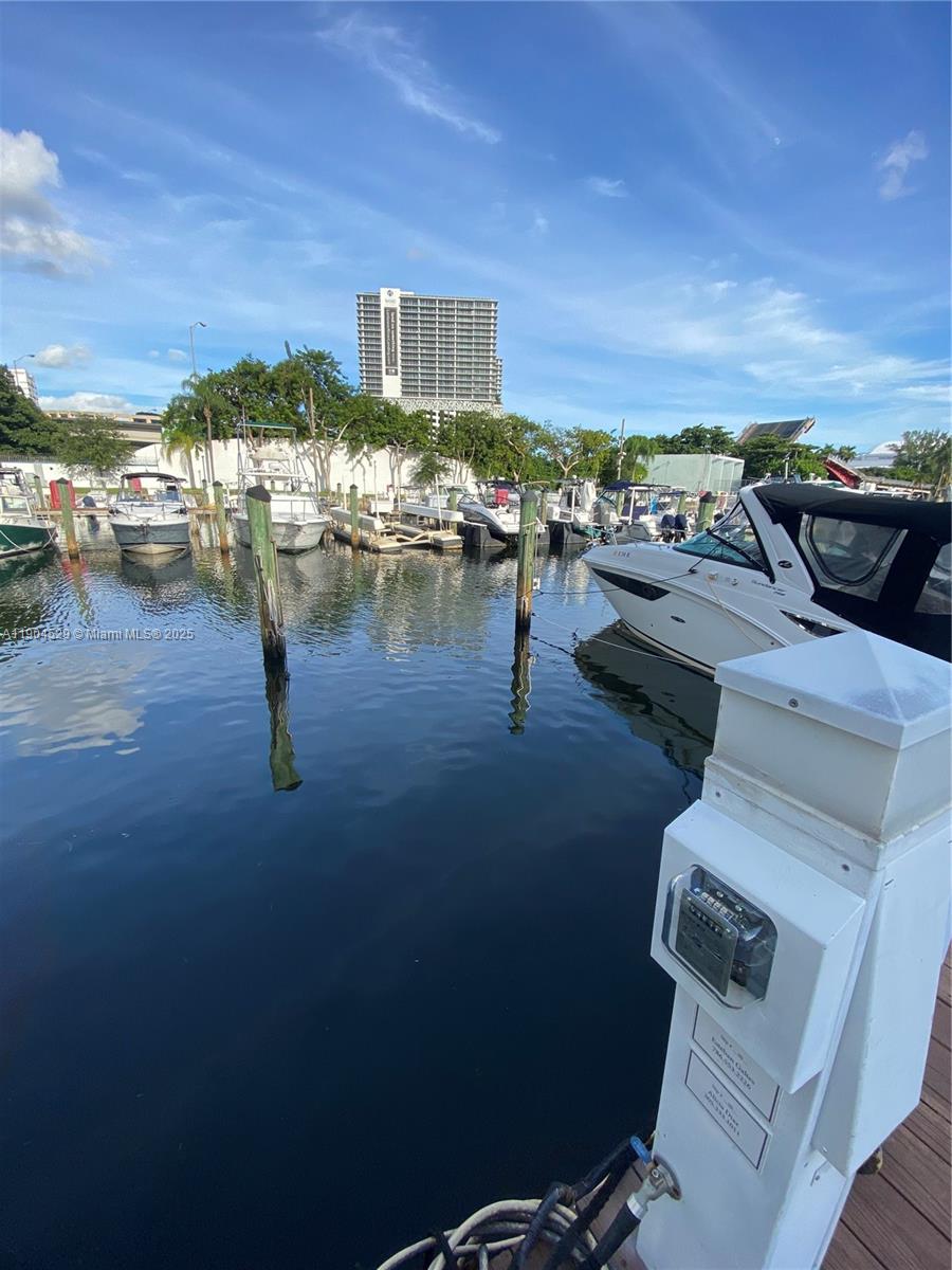 Подробнее   /   кв.футов $ 2025-10-29 0 Фото