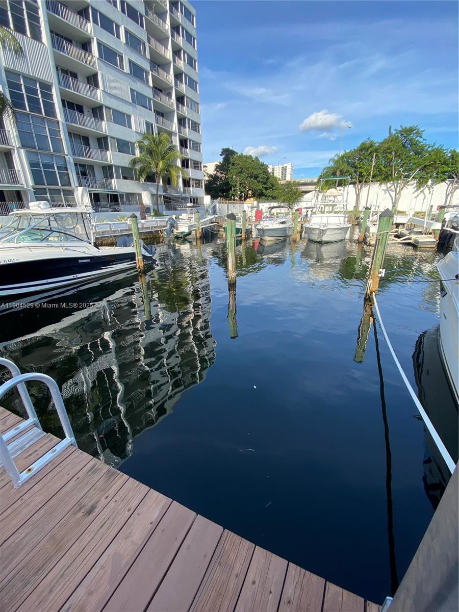 Подробнее   /   кв.футов $ 2025-10-29 0 Фото