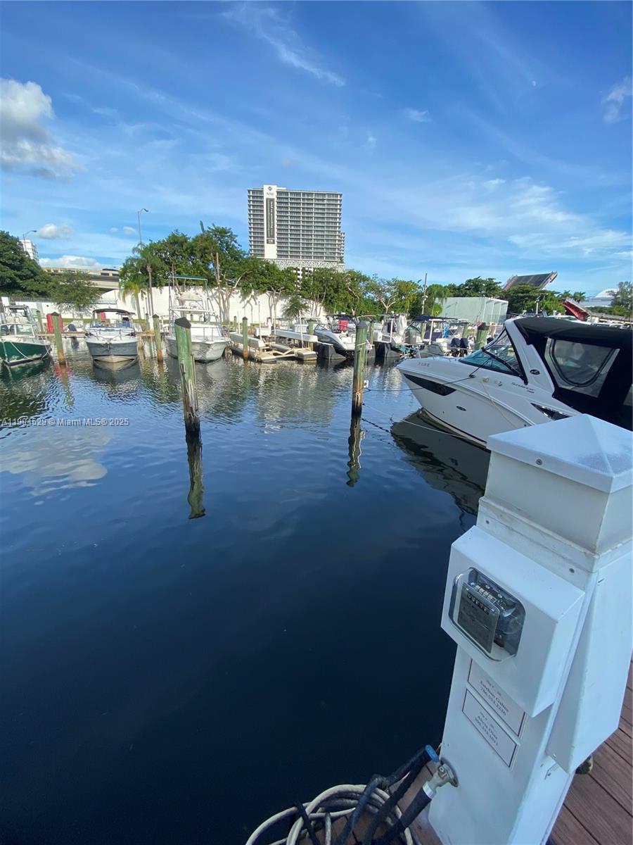 Подробнее   /   кв.футов $ 2025-10-29 0 Фото