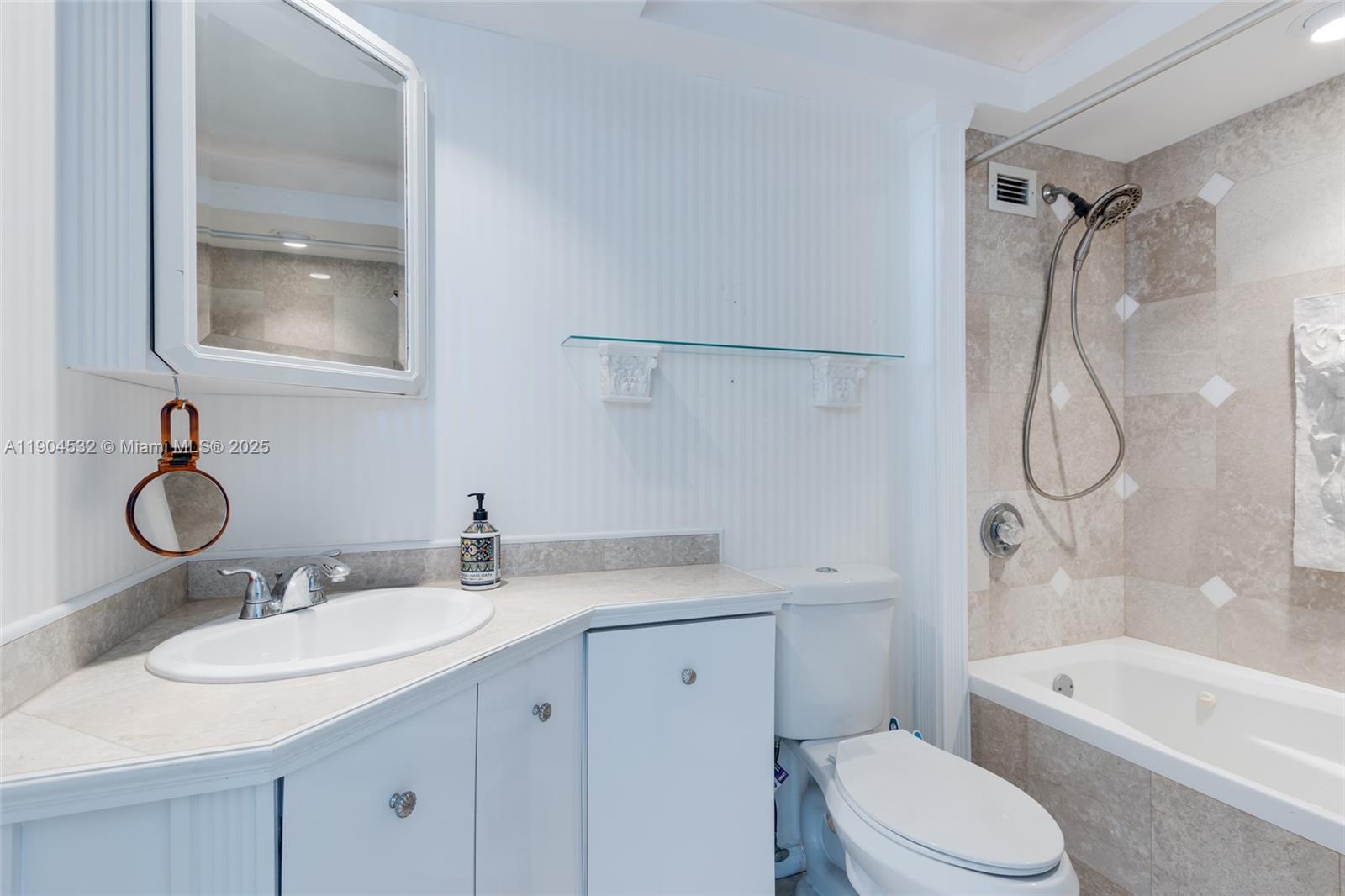 Photo of 1410 Ocean Dr  #1702, Hollywood, Florida, 33019 - 