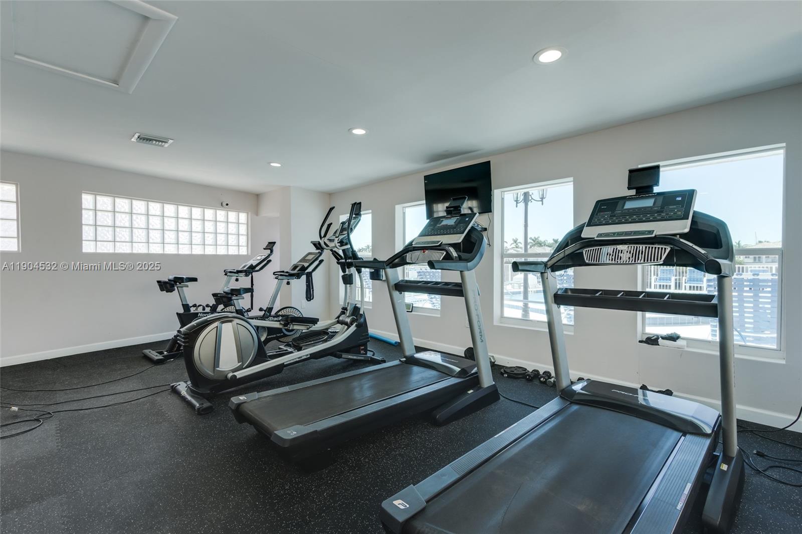 Photo of 1410 Ocean Dr  #1702, Hollywood, Florida, 33019 - 