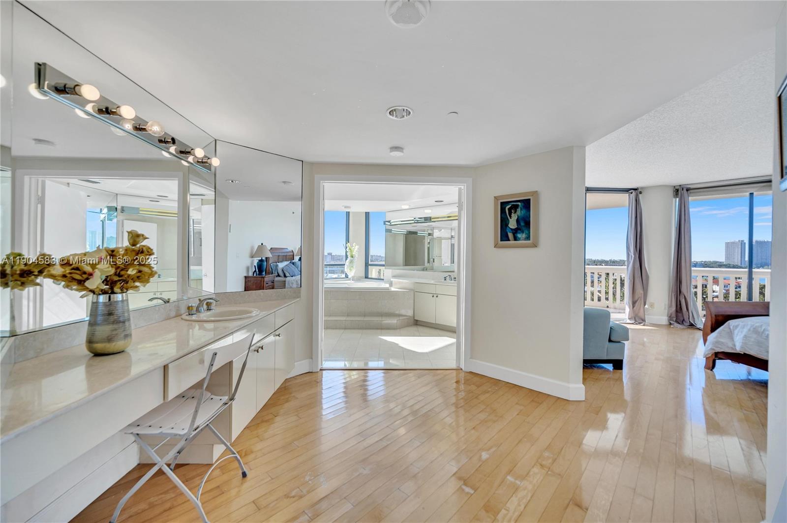 See details 806 4 / 5 4050 sq. ft. $ 2025-10-29 0 Photo