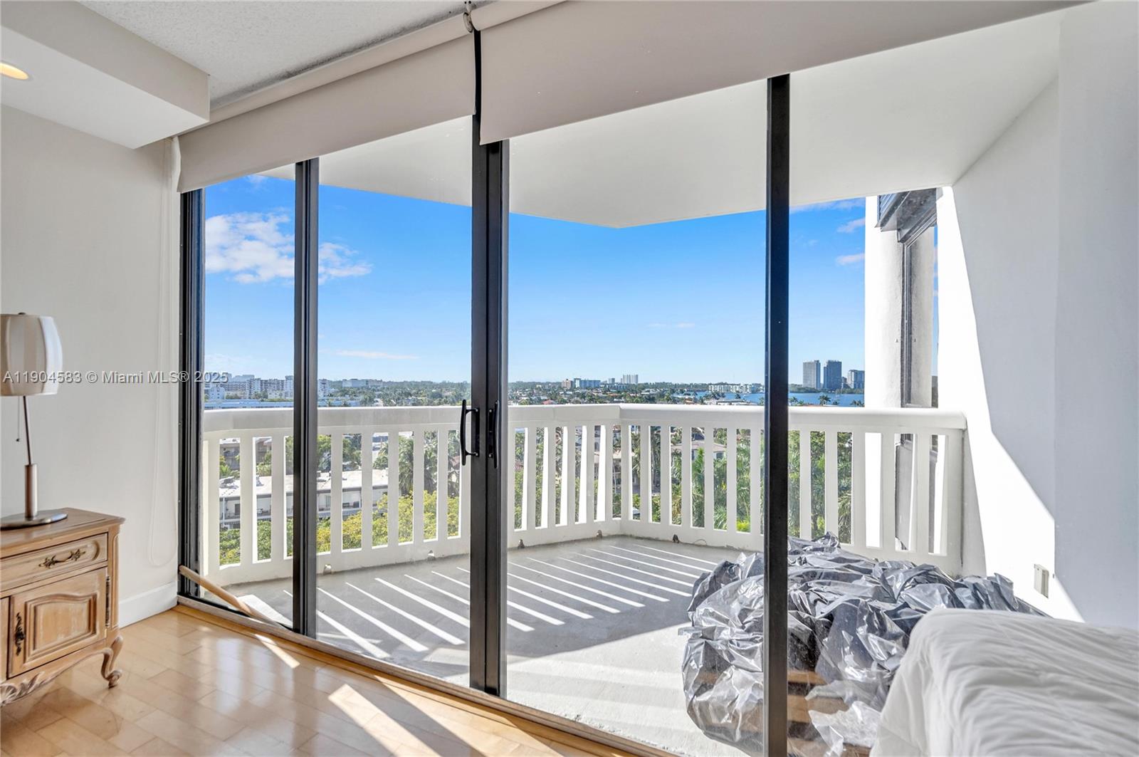 See details 806 4 / 5 4050 sq. ft. $ 2025-10-29 0 Photo