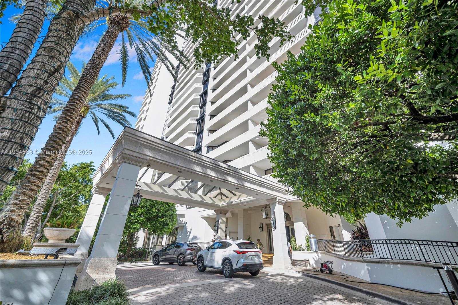 See details 806 4 / 5 4050 sq. ft. $ 2025-10-29 0 Photo