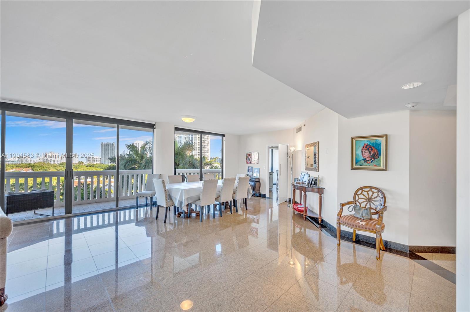 See details 806 4 / 5 4050 sq. ft. $ 2025-10-29 0 Photo