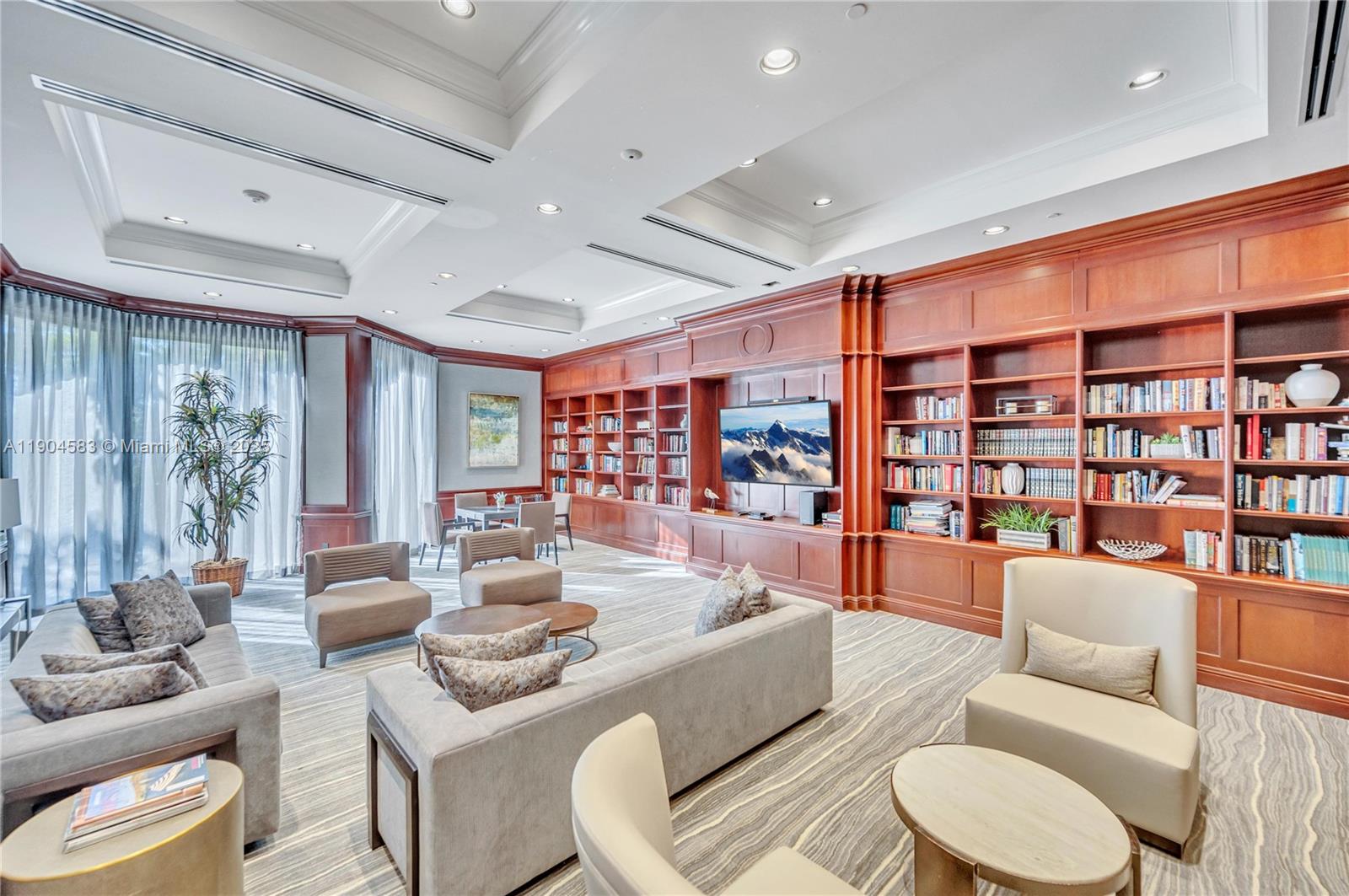 See details 806 4 / 5 4050 sq. ft. $ 2025-10-29 0 Photo