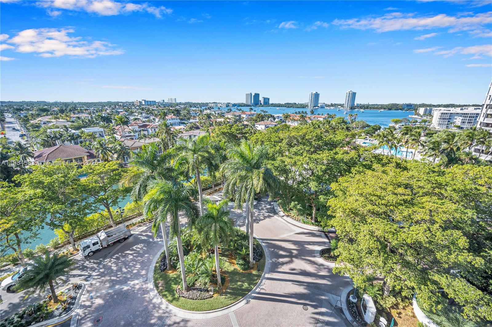 See details 806 4 / 5 4050 sq. ft. $ 2025-10-29 0 Photo