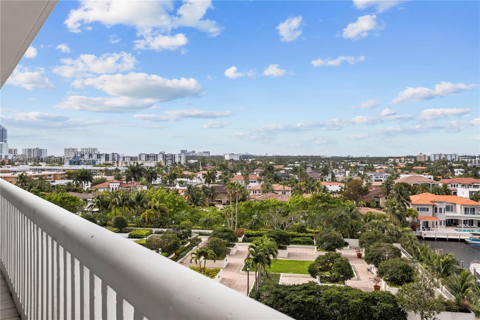 See details 812 2 / 2 1350 sq. ft. $ 2025-10-29 0 Photo