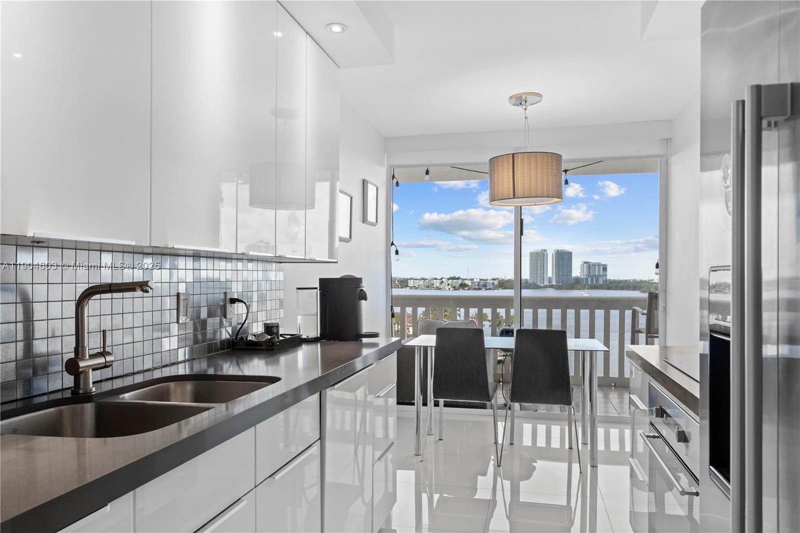 See details 812 2 / 2 1350 sq. ft. $ 2025-10-29 0 Photo