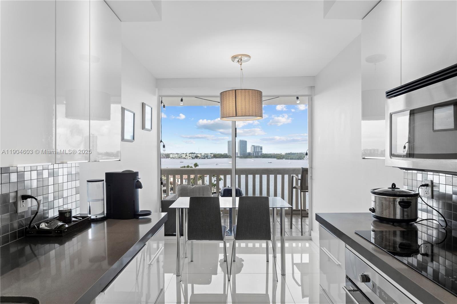 See details 812 2 / 2 1350 sq. ft. $ 2025-10-29 0 Photo