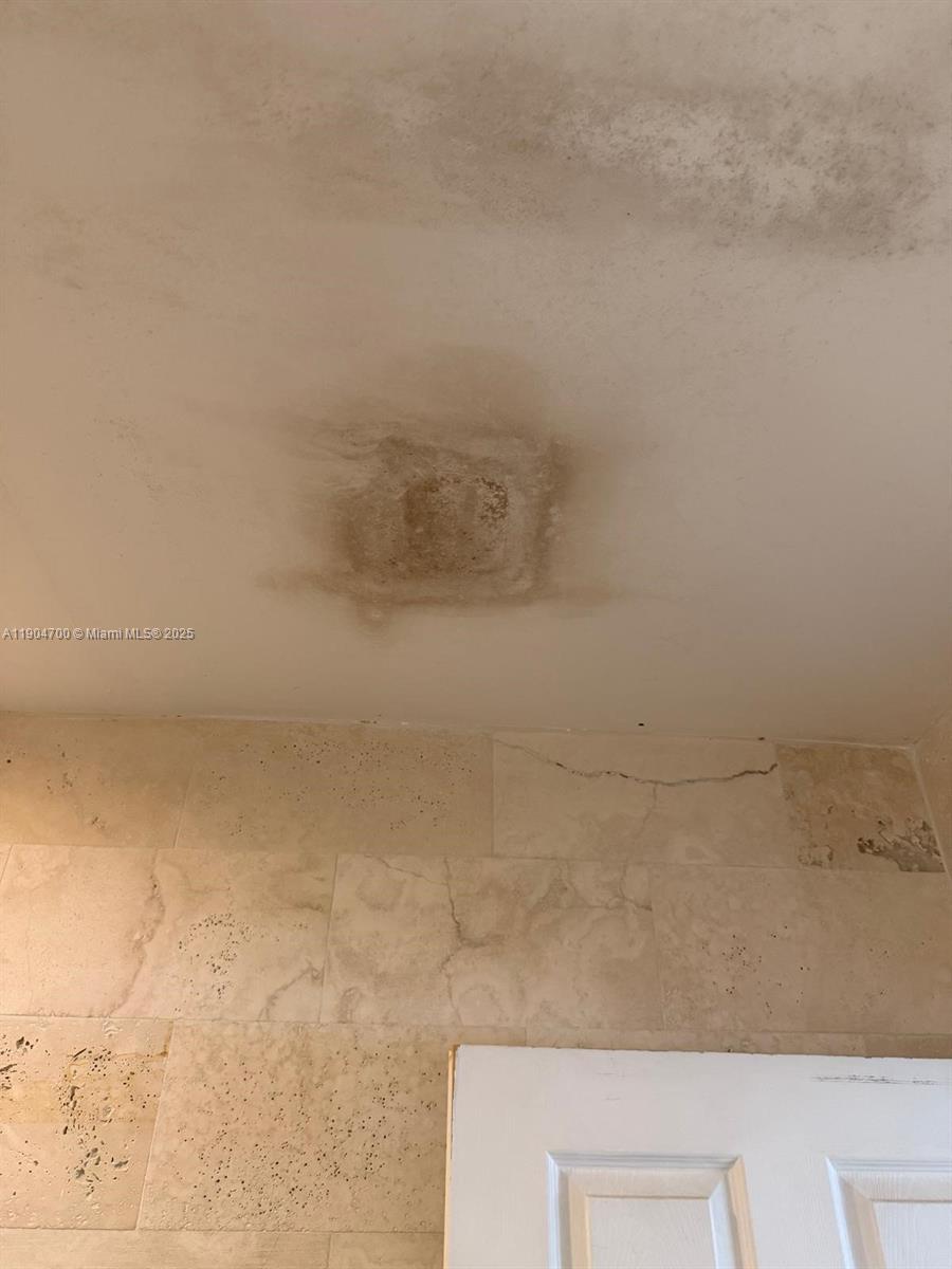 See details 5600 3 / 2 2038 sq. ft. $ 2025-10-29 0 Photo