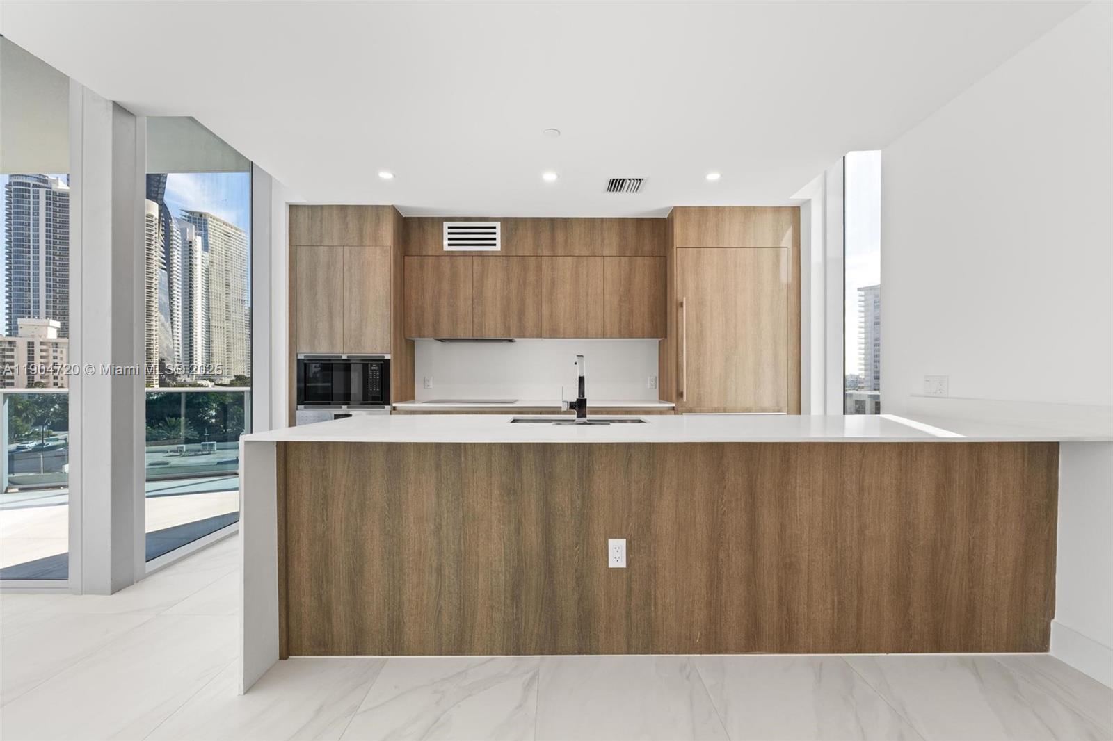 See details 501 3 / 4 1964 sq. ft. $ 2025-10-29 0 Photo