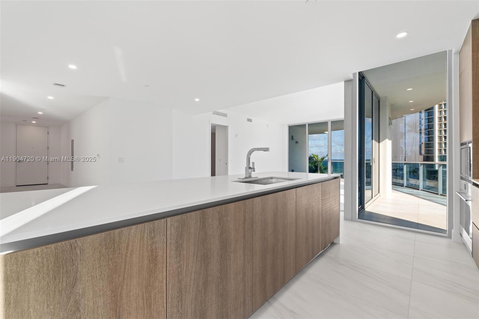 See details 501 3 / 4 1964 sq. ft. $ 2025-10-29 0 Photo