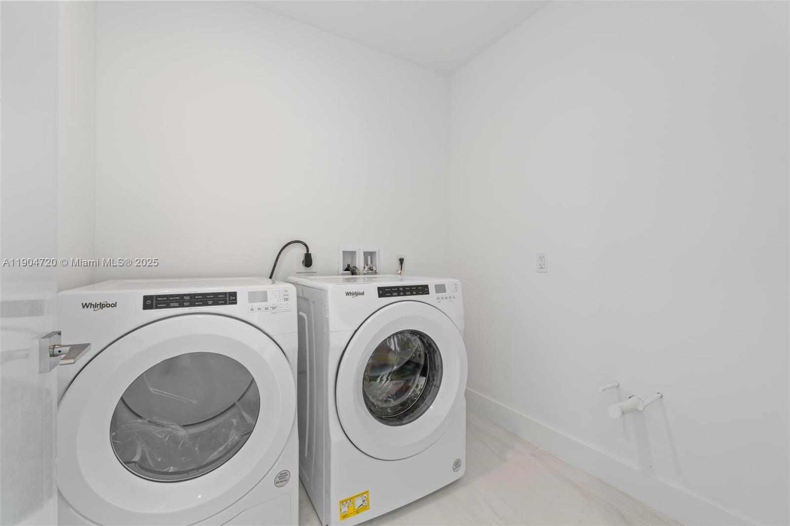 See details 501 3 / 4 1964 sq. ft. $ 2025-10-29 0 Photo