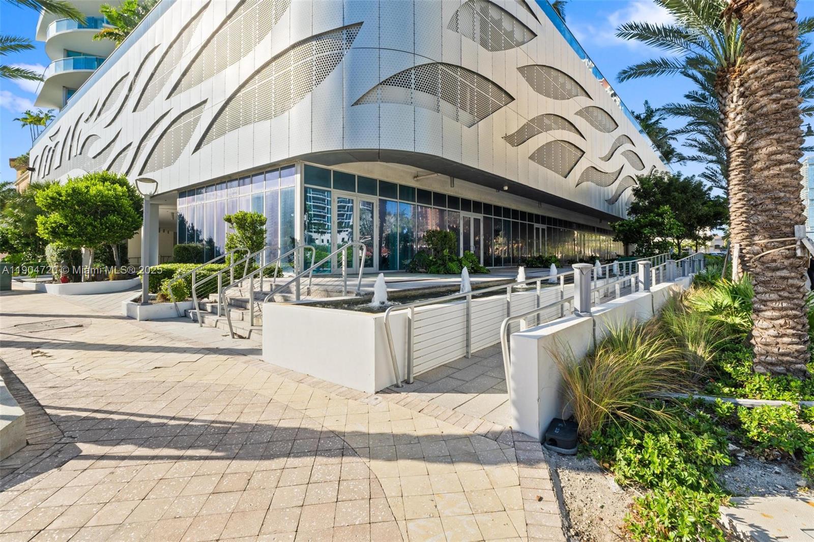 See details 501 3 / 4 1964 sq. ft. $ 2025-10-29 0 Photo