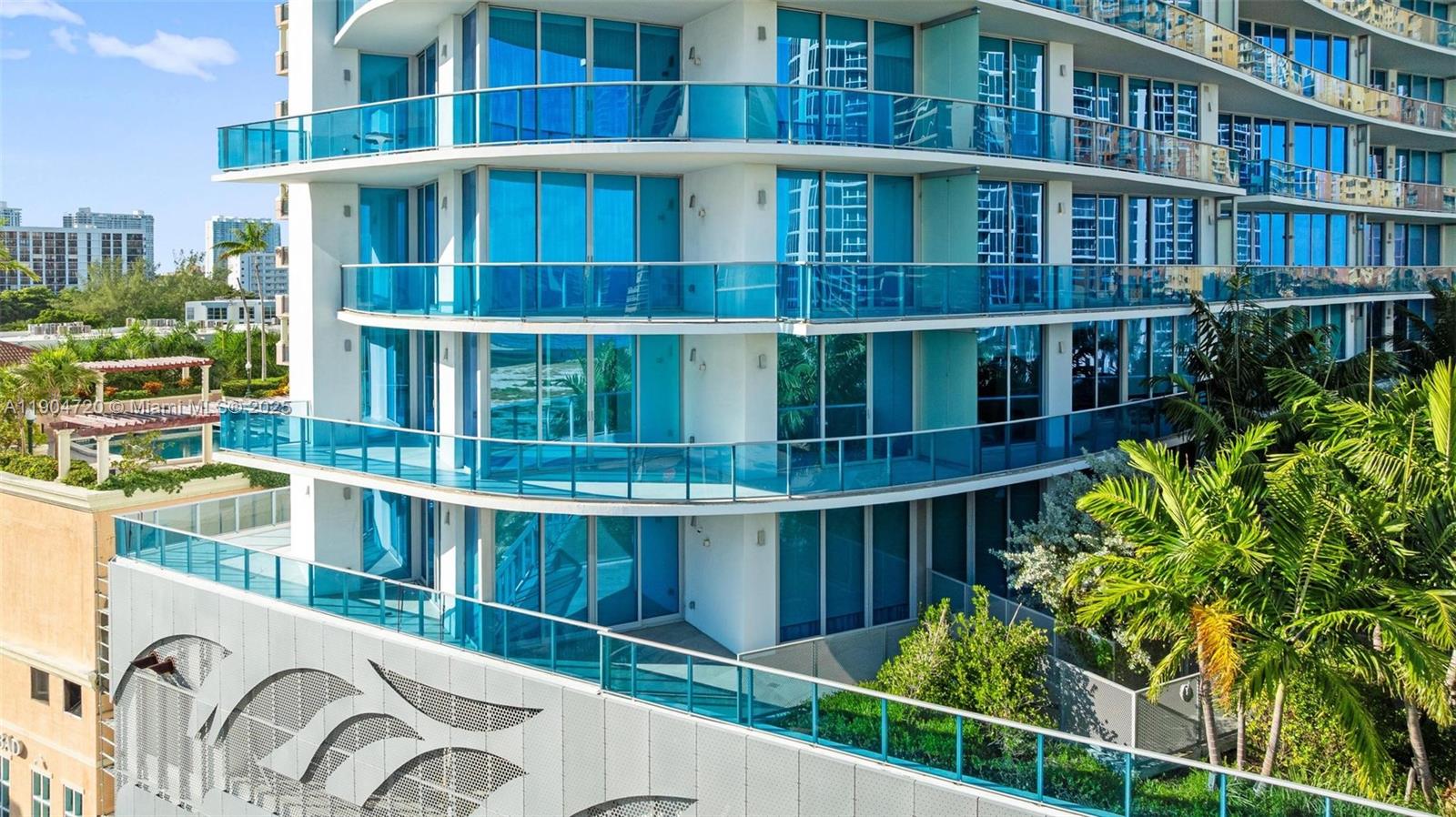 See details 501 3 / 4 1964 sq. ft. $ 2025-10-29 0 Photo