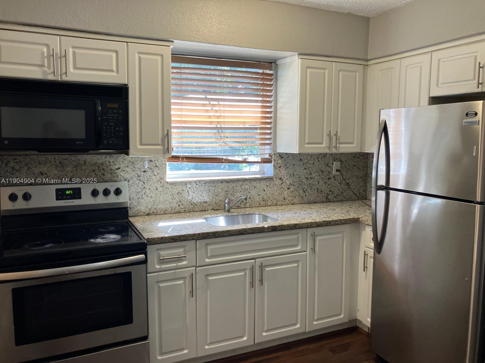 See details / 4421 sq. ft. $ 2025-10-29 0 Photo