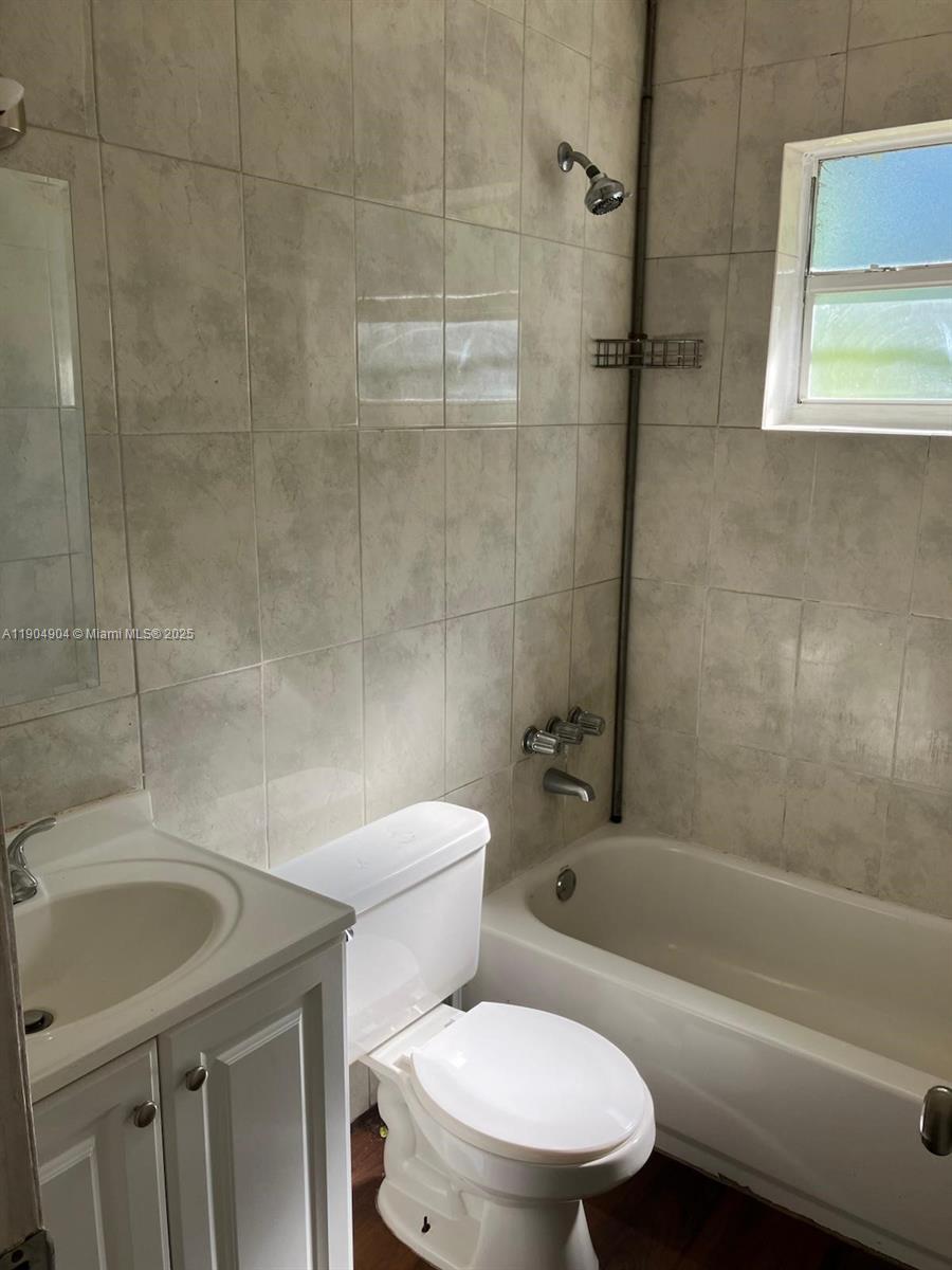 See details / 4421 sq. ft. $ 2025-10-29 0 Photo