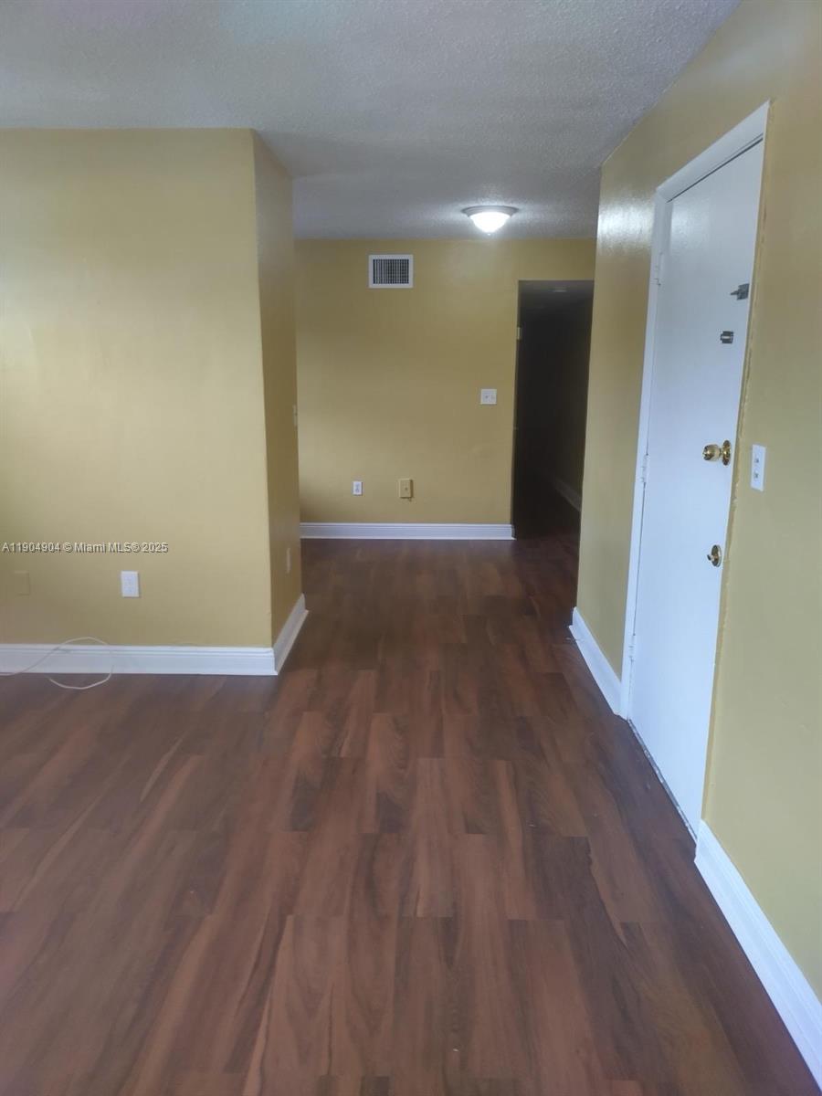 See details / 4421 sq. ft. $ 2025-10-29 0 Photo