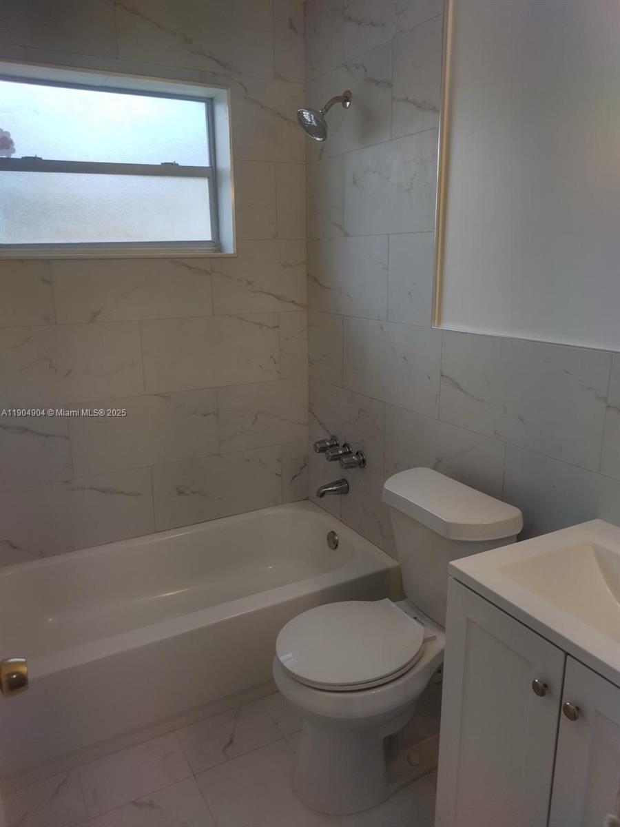 See details / 4421 sq. ft. $ 2025-10-29 0 Photo